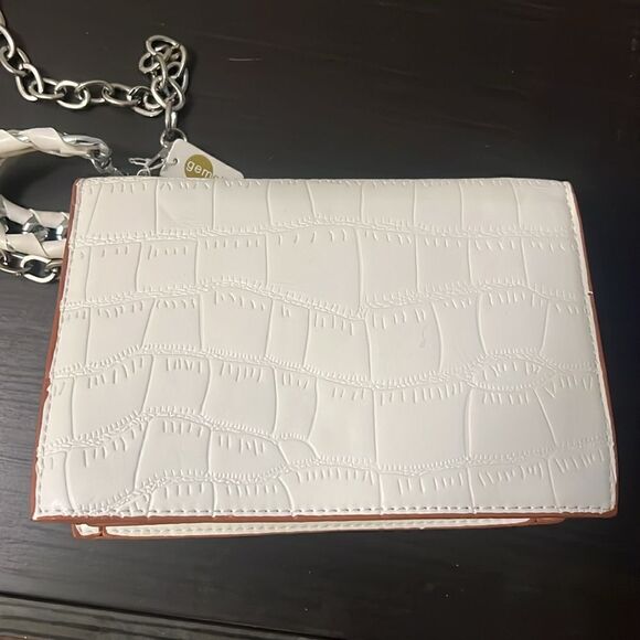 Brand NEW White Leather Crossbody Bag Woven Chain Top Handle NWT - Snap Closure - Picture 3 of 14